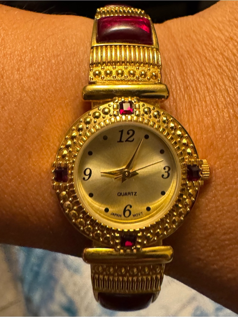 Vintage Avon Womens Watch Gold Tone Red Cabochon Jewel Accents Japan Quartz 24mm